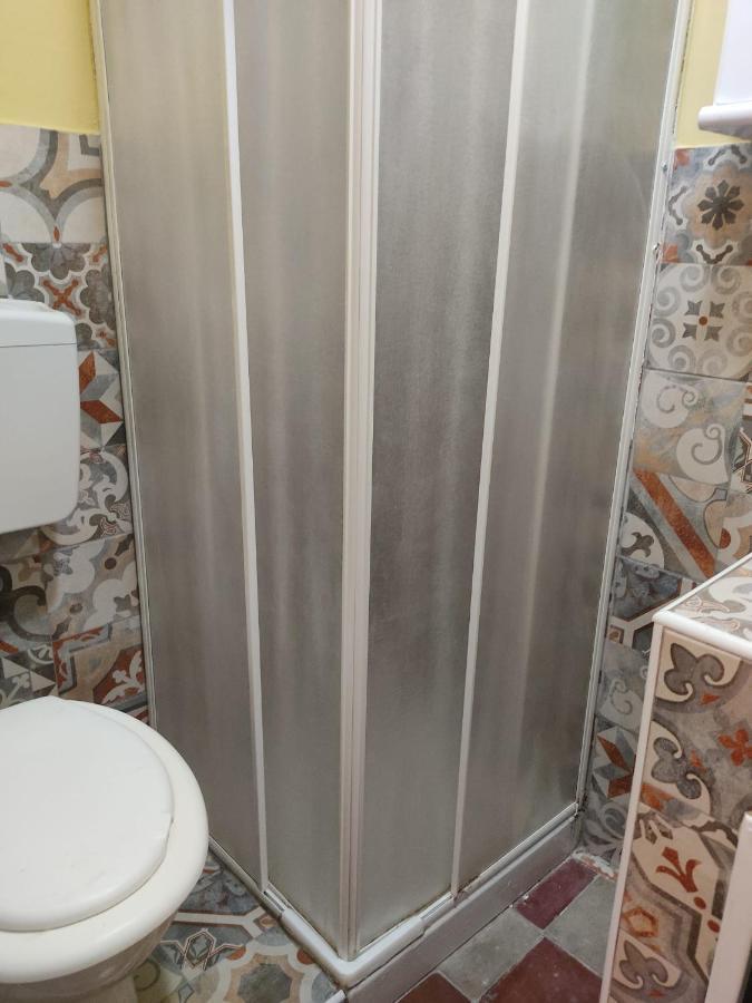 Il Vano della Scimmia Aeroporto Aeroporto di Catania Fontana Rossa Esterno foto