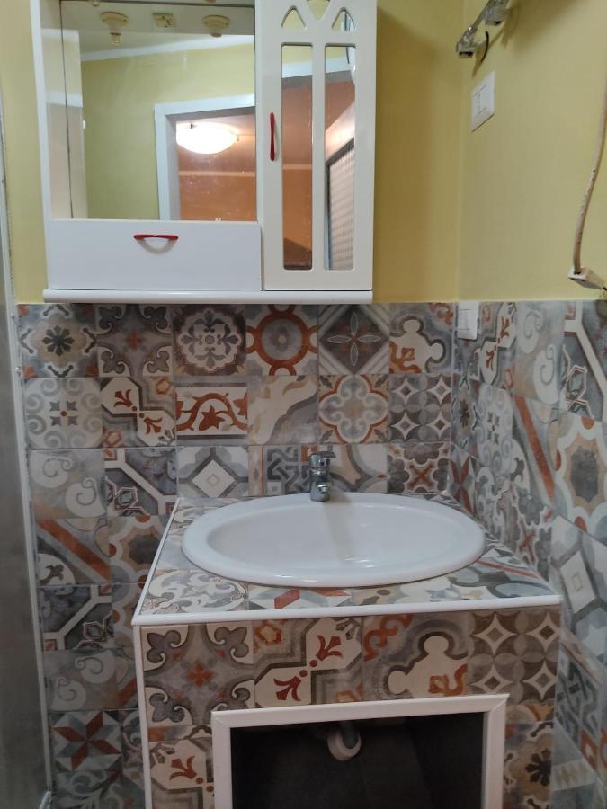 Il Vano della Scimmia Aeroporto Aeroporto di Catania Fontana Rossa Esterno foto